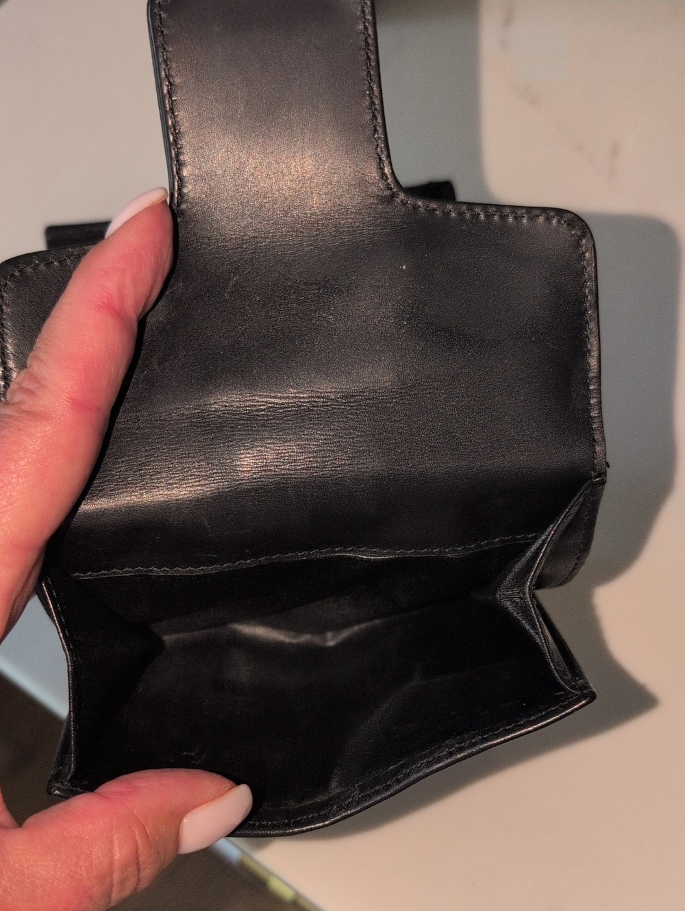 Salvatore Ferragamo Black Leather Wallet with Signature Buckle. - Picture 7 of 14